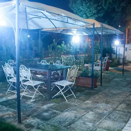 Flora Panzió 3*