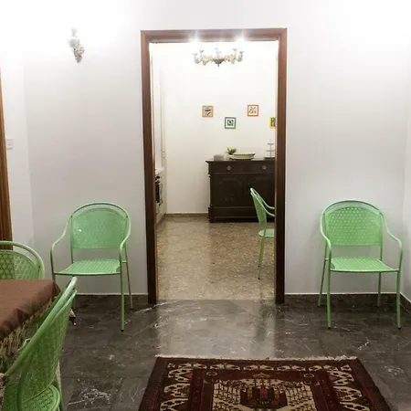 Flora Panzió Aradeo
